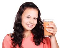 Use of colors in different ways, with clothes, food or drinks